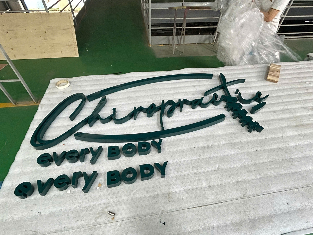 everybody chiropractic logo signage