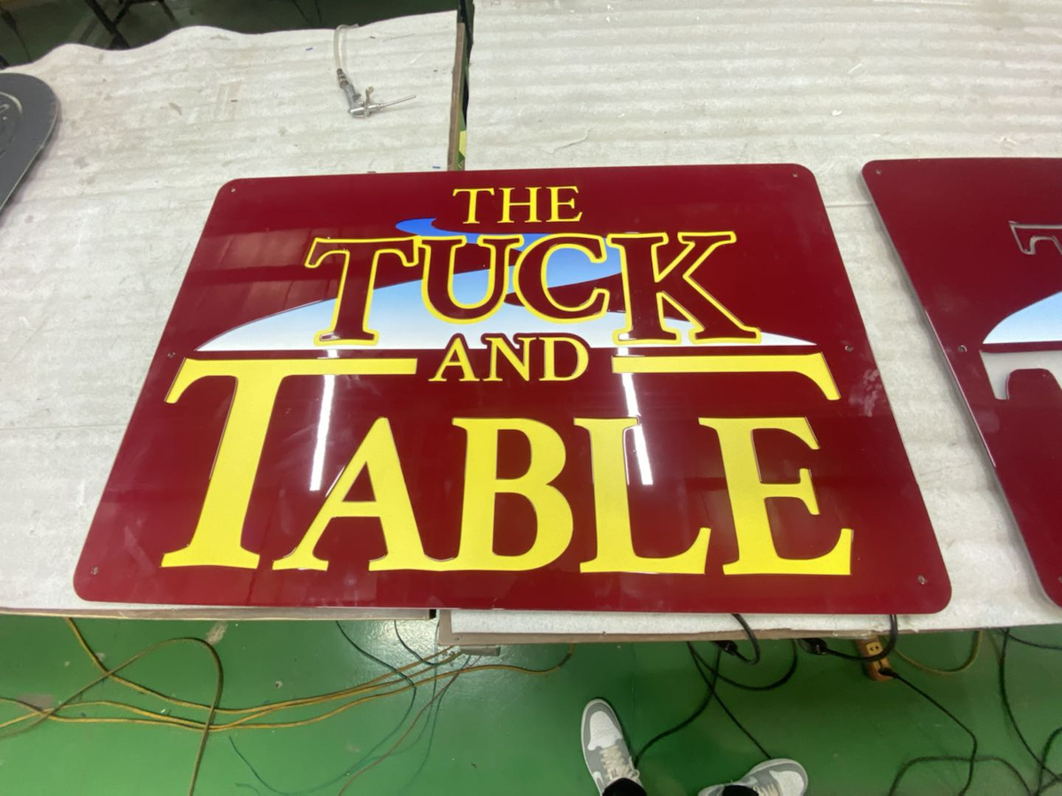tuck and table restaurant and bar custom 3d sign exterior
